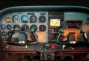 cockpit cessna skyhawk